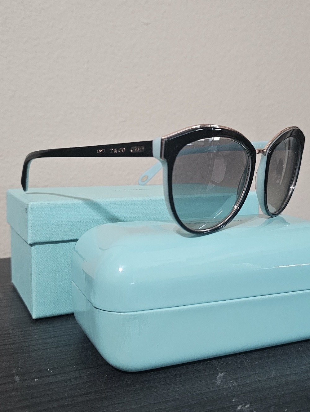 Tiffany & Co Oversized Cat Eye Sunglasses Black w/ Case Box Receipt Authentic - Picture 2 of 6